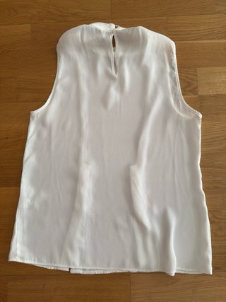 Blusa Zara blanca cuello alto botones dorados