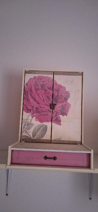 Cajita joyero decorada a mano