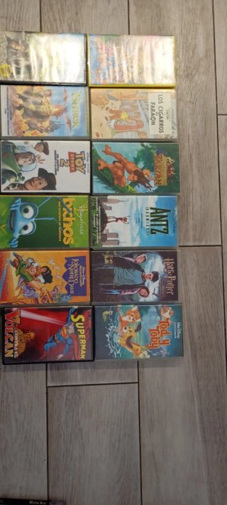 Lote 33 Películas VHS Disney y Clásicos 100€