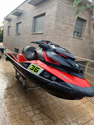 Moto de agua Sea-Doo RXP-X 300 Roja y Negra