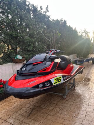 Moto de agua Sea-Doo RXP-X 300 Roja y Negra
