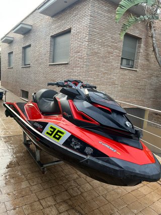 Moto de agua Sea-Doo RXP-X 300 Roja y Negra