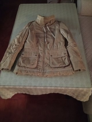 Chaquetón beige con cinturón