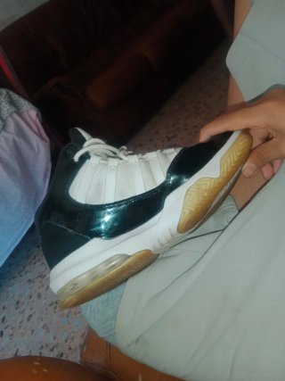 Jordan Max Aura Zapatillas Negras y Blancas