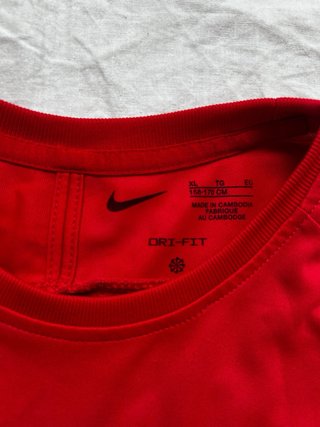 Camiseta Nike Roja Deportiva