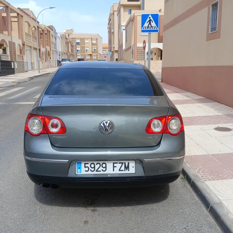 Volkswagen Passat 2008 - foto 1