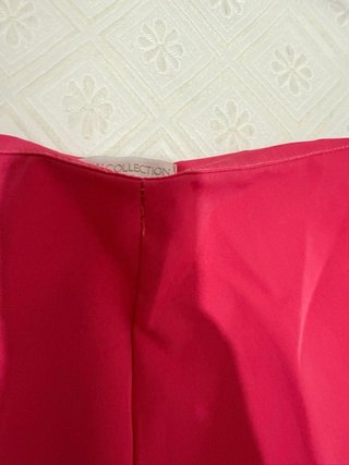 Pantalones fucsia talla S con botones dorados