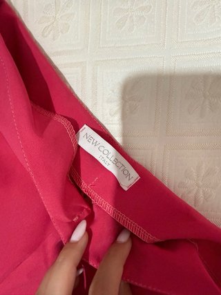 Pantalones fucsia talla S con botones dorados