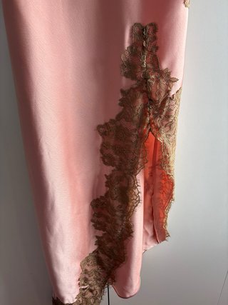 Vestido Zara satén con bordados