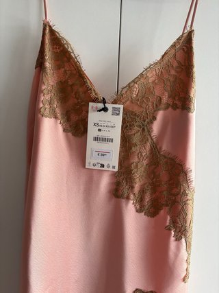 Vestido Zara satén con bordados