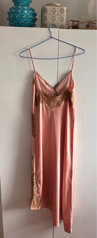 Vestido Zara satén con bordados