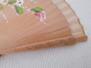 Abanico de madera pintado a mano