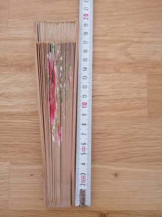 Abanico de madera pintado a mano