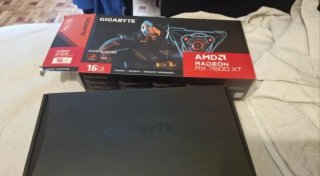 AMD Radeon RX 7600 XT 16GB