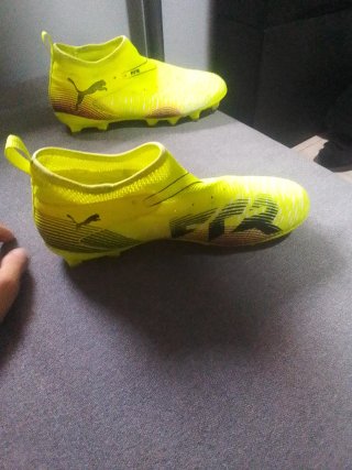 Botas de fútbol Puma amarillas