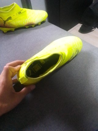 Botas de fútbol Puma amarillas