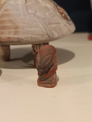UFO in pietra con inserti in pietra diaspro