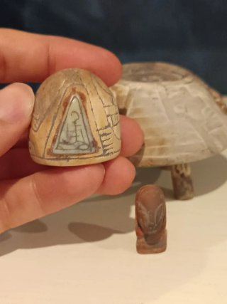 UFO in pietra con inserti in pietra diaspro