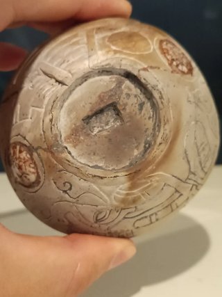 UFO in pietra con inserti in pietra diaspro