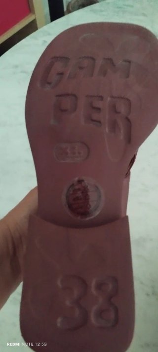 Sandalias Camper Talla 38, color vino.
