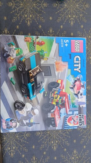 LEGO City 60319 Bomberos y Policía