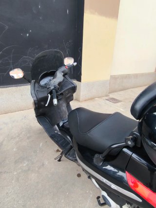 Piaggio X8 Negra Maxi-Scooter