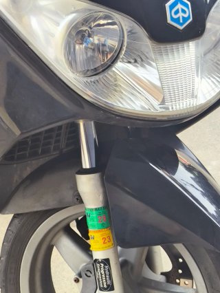 Piaggio X8 Negra Maxi-Scooter