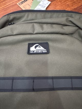 Mochila Quiksilver verde y negra