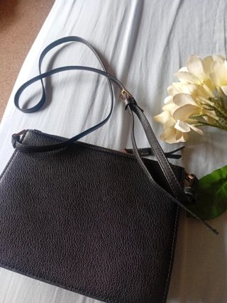 Bolso MANGO negro y dorado