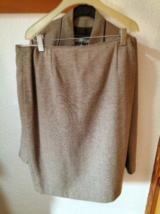 Traje de chaqueta Leid-Fort beige y marrón, lana.