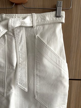 Falda polipiel blanca nueva con etiqueta