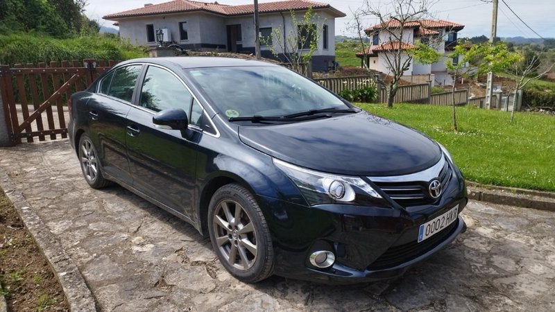 Toyota Avensis 2012 - foto 1