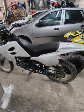 Suzuki RMX 50 con motor Airsal 50 y escape Triger