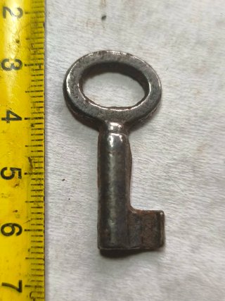 Candado antiguo de hierro con llave