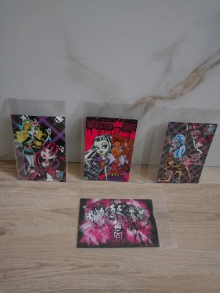LOTE 4 POSTCARDS GRUPALES Monster High G1