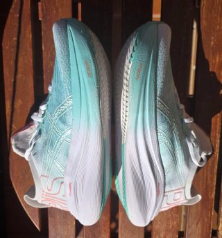 Asics Gel Nimbus 27 PARÍS Talla 43.5