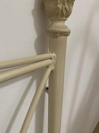 Cabecero de hierro forjado beige