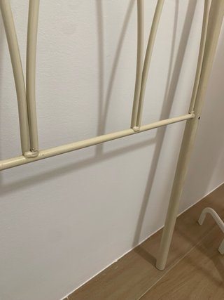 Cabecero de hierro forjado beige
