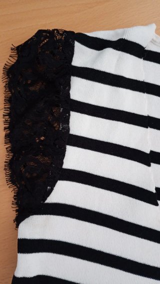 Top Morgan Rayas Negras y Blancas Encaje Talla XS
