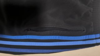 Pantalón Adidas Negro con Rayas Azules