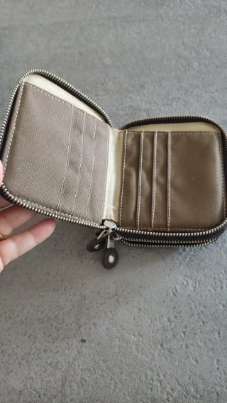 4 portafogli Kipling/Benetton/ G.M.V. Calvin Klein