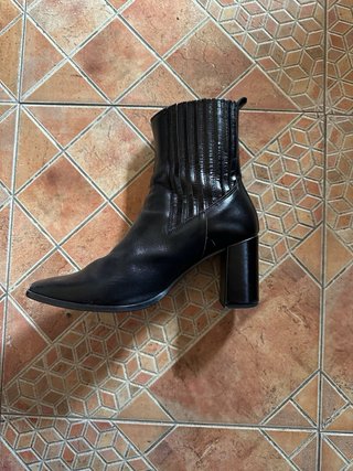 Botines de piel negros