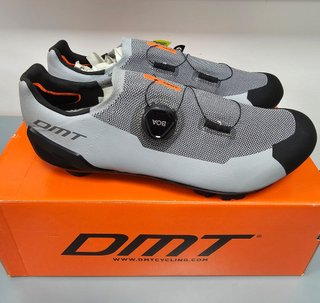 Zapatillas DMT KM30 Gris/Negro Talla 43