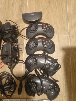 Sega Mega Drive II + Mega-CD + 4 Comandi + 6 Giochi