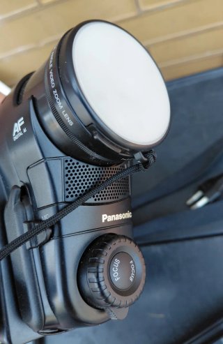 Videocamera Panasonic VHS-C con custodia