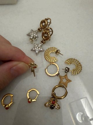 Lote de pendientes charms dorados y plateados