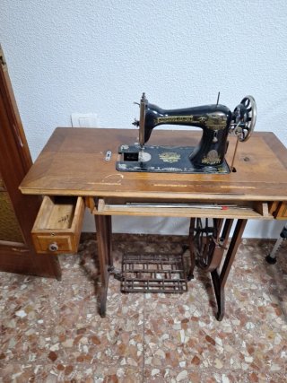 Máquina de coser Singer antigua