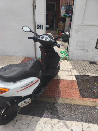 Piaggio  (NEGOCIABLE)Derbi Boulevard 2 Scooter