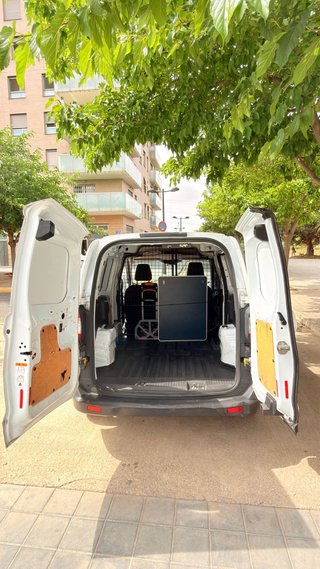 Furgoneta Ford Courier en buen estado.