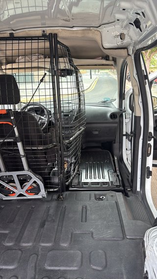 Furgoneta Ford Courier en buen estado.